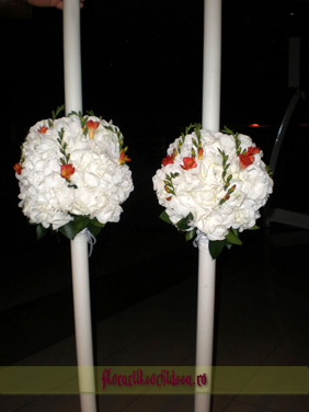 Lumanari de nunta cu hortensii albe si frezie portocalie