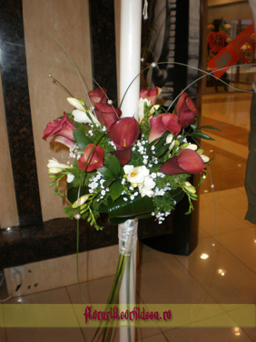 Lumanari de nunta din cale rosii si frezii albe