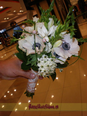 Buchet de mireasa cu anemone albe, ornithogalum si frezii albe
