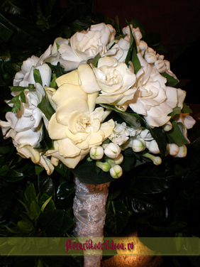 Buchet de mireasa din gardenia albe si bouvardia