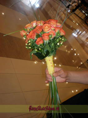 Buchet de mireasa din trandafiri portocalii si miniroze portocalii