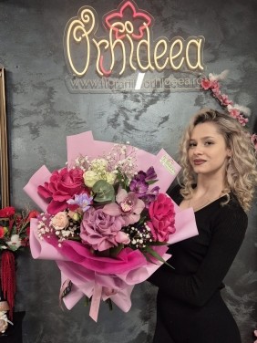 Buchet ”Ana” - Trandafiri roz si mov