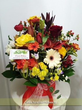 Aranjament floral in cutie cu burete 