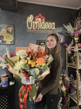 Buchet ”Amalia” - Trandafiri si Lisianthus 