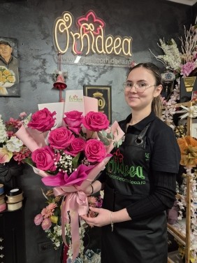 Buchet ”Andrusca” - 7 Trandafiri Pink Floyd  