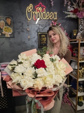 Buchet ”Catalina” - Trandafiri Albi Fericiti