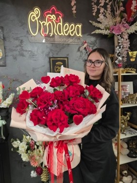 Buchet ”Elsinia” - Trandafiri rosii Fericiti