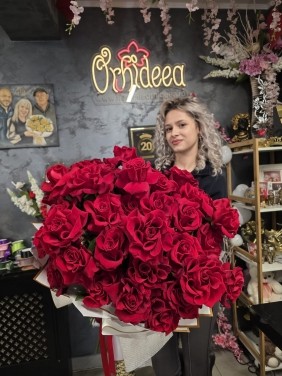 Buchet ”Emilia” - Trandafiri Rosii Fericiti