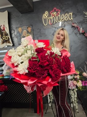 Buchet ”Evelina” - Trandafiri Rosii si Albi