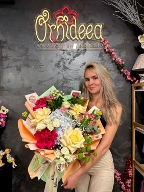 Buchet ”Ionela” - Trandafiri Candle Light si Pink Floyd