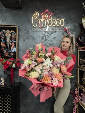 Buchet ”Laura” - Hortensie si Crin 