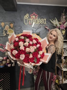 Buchet ”Luminita” - Trandafiri Rosii si Roz 