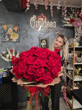 Buchet ”Melania” - Trandafiri Rosii Fericiti