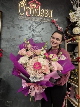 Buchet ”Mihaela” - Trandafiri roz si Hortensie 