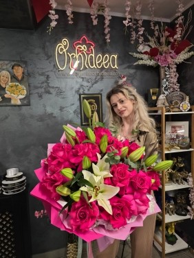 Buchet ”Raluca” Crini Imperiali si Trandafiri Pink Floyd