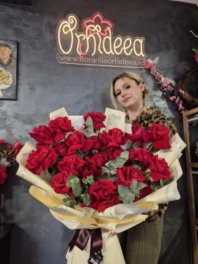 Buchet ”Gabriela” Trandafiri rosii ”Fericiti”