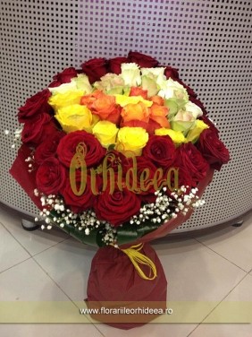 Buchet rotund de trandafiri