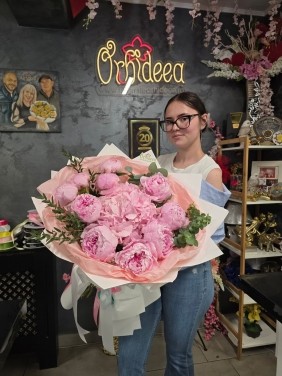 Buchet ”Sermina” - Bujori roz si Hortensie roz