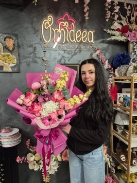 Buchet ”Sidonia” - Hortensie alba si Mathiola Crem