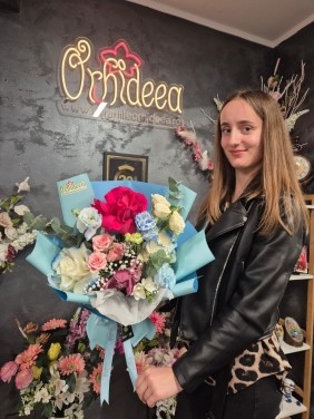 Buchet ”Smaranda” - Trandafiri si Lisianthus Bleo