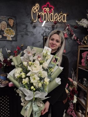 Buchet ”Veroza” - Frezie si Lisianthus 