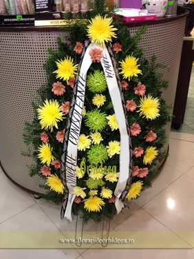 Coroana funerara din crizanteme