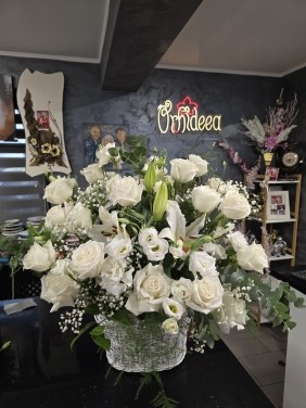 Cos Funerar Crini si Trandafiri Albi