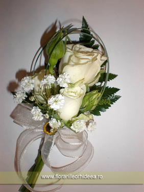 Flori de piept - trandafirasi albi