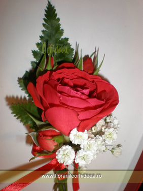 Flori de piept - trandafirasi rosii