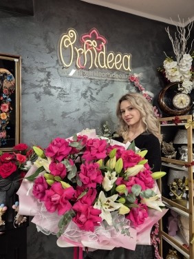 Buchet ”Raluca” Crini Imperiali si Trandafiri Pink Floyd